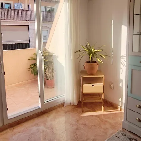 Sunny Penthouse With Large Terrace - Walk To Apartment