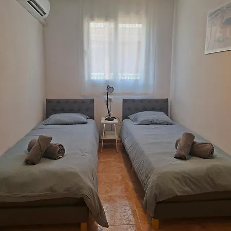 Sunny Penthouse With Large Terrace - Walk To * Торевьиа